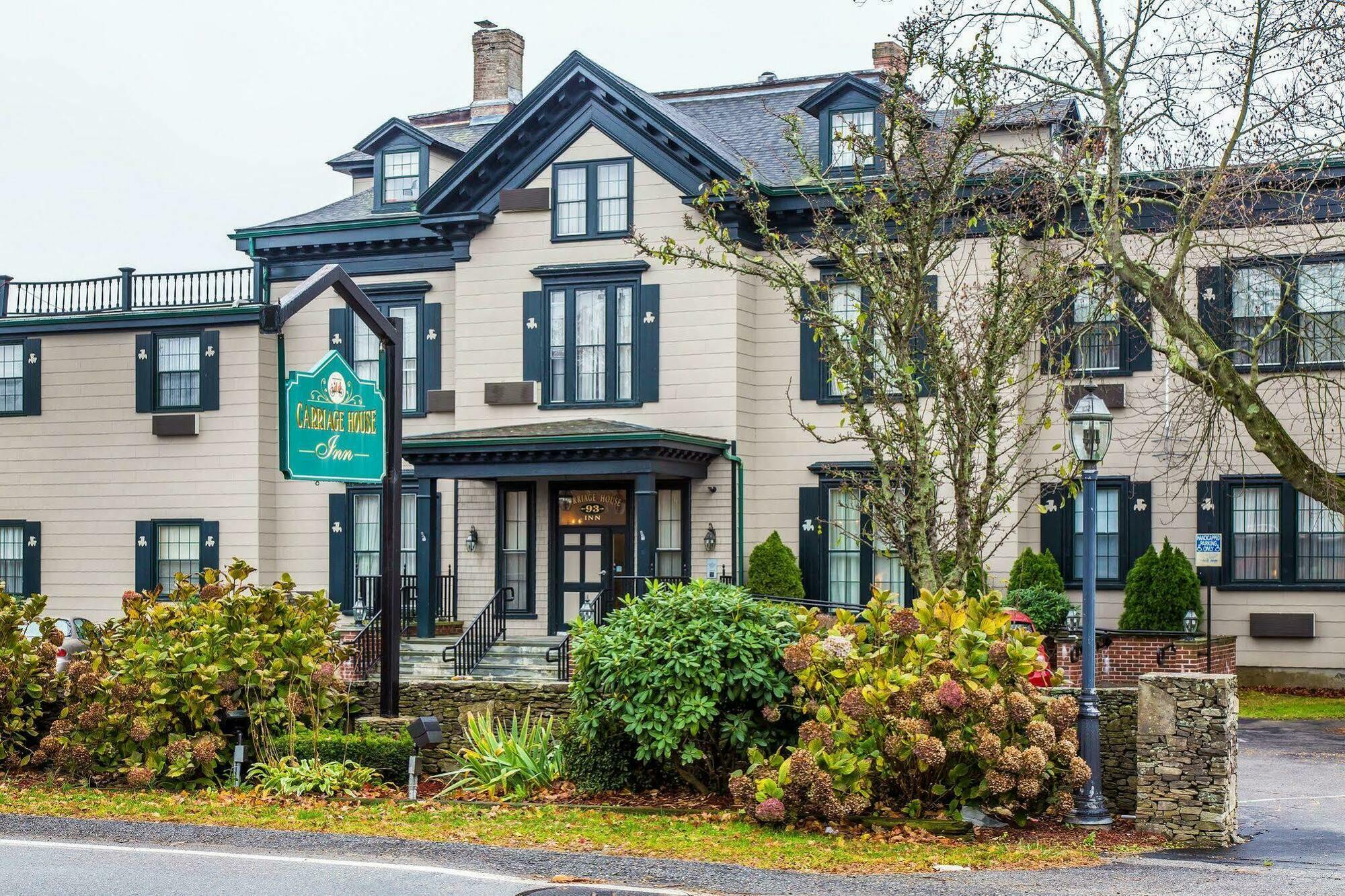 The Carriage House Inn Newport Мидълтаун Екстериор снимка